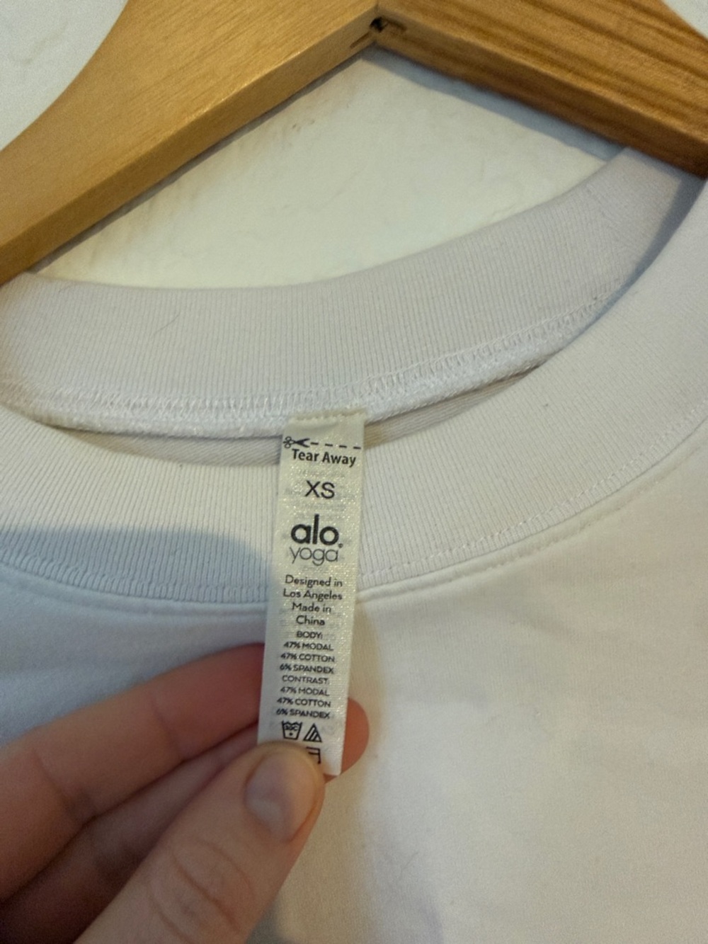 ALO yoga Cropped Long-Sleeve Crew Top in Light Gray XS - Picture 2 of 4